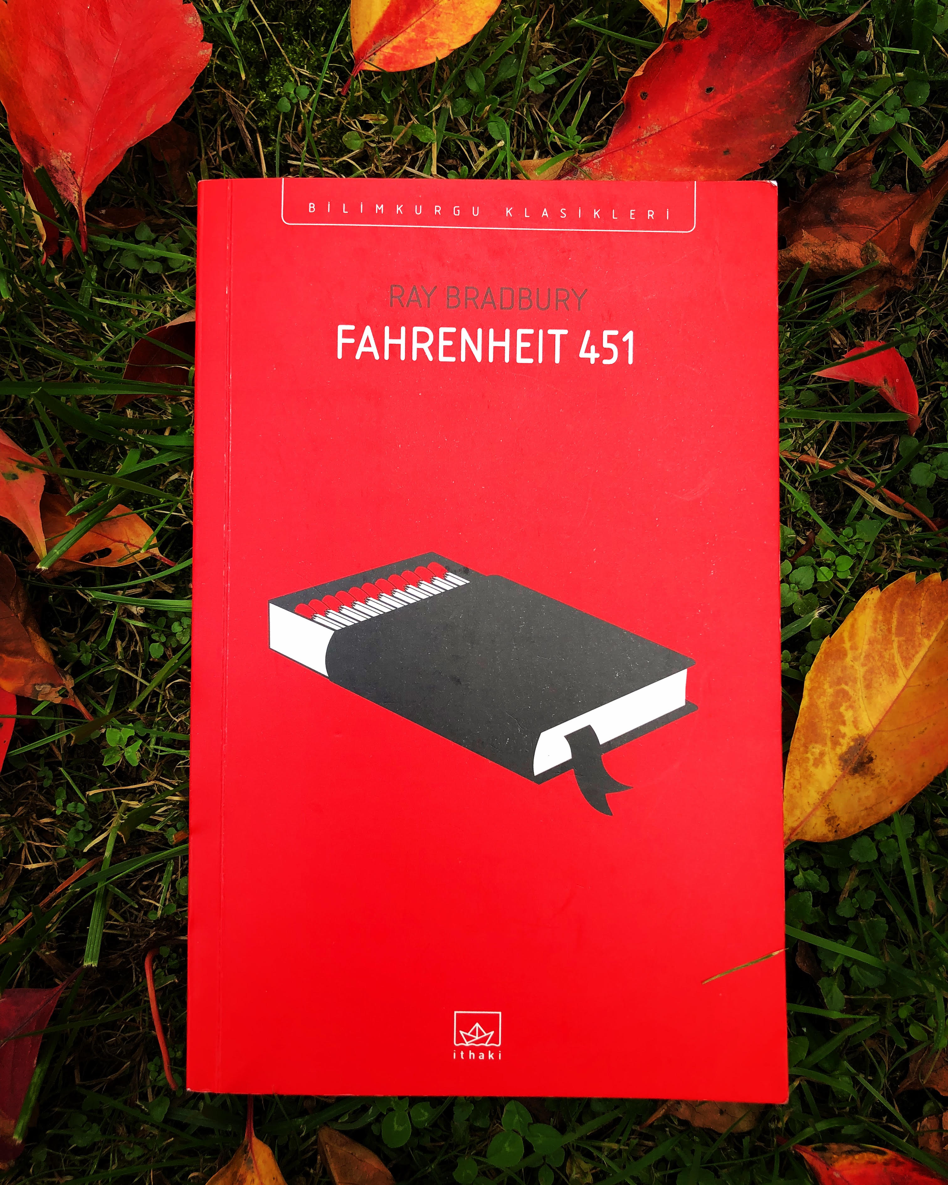 FAHRENHEIT 451 – RAY BRADBURY